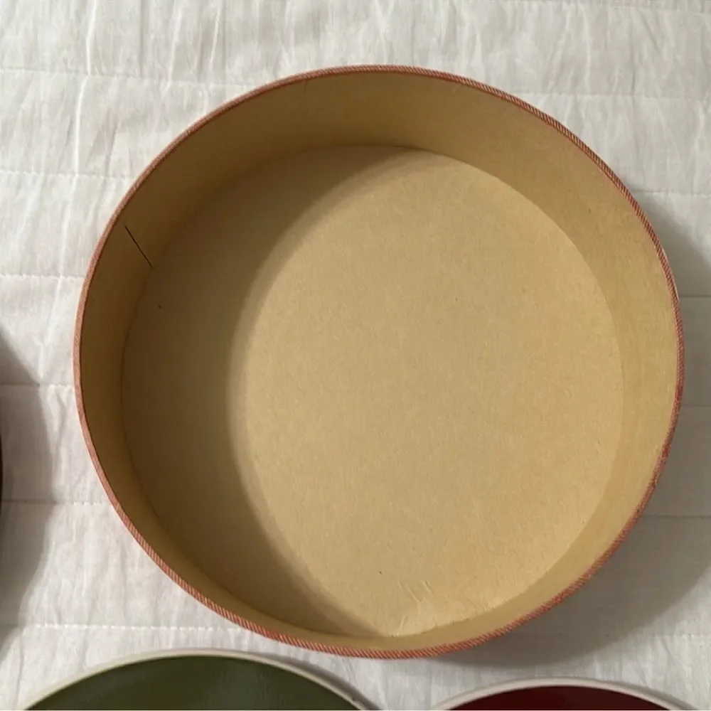 Eddie Bauer Set of 4 White Green Burgundy Holiday Plates in a Vintage Gift Box